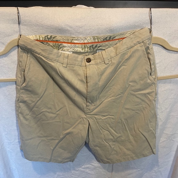 Tommy Bahama Tan Shorts Size 36 - Picture 1 of 2